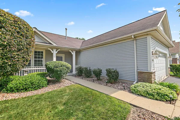 Property Slideshow image 2 of 18 | 13060 coventry ln, Huntley, IL, 60142