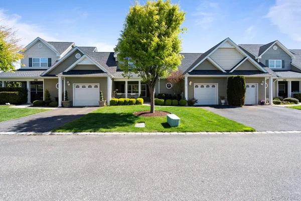 Property Slideshow image 3 of 47 | 156 stoneleigh dr, Riverhead, NY, 11901