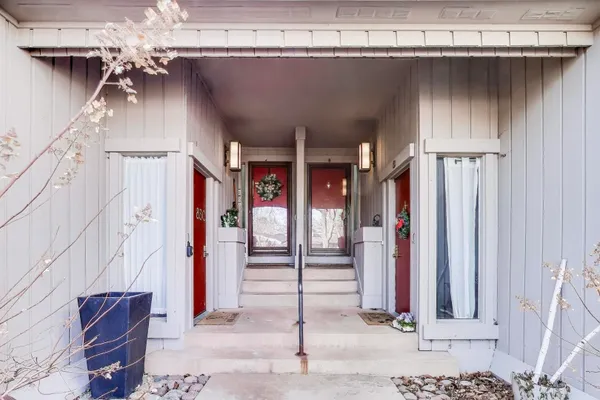 Property Slideshow image 3 of 37 | 83c thornhill ln c, Lake Barrington, IL, 60010