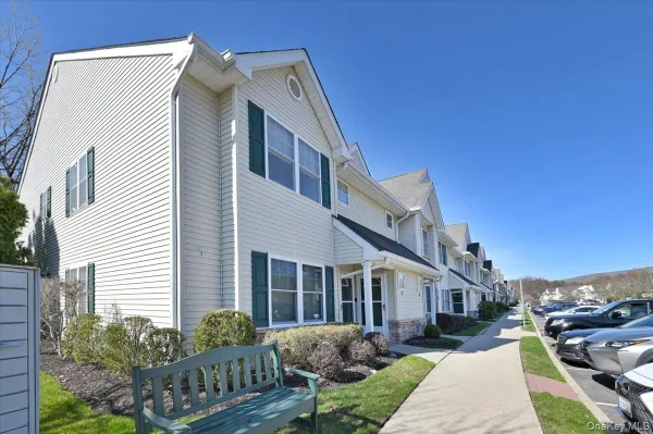 Property Slideshow image 3 of 37 | 80 morley cir, Huntington, NY, 11747