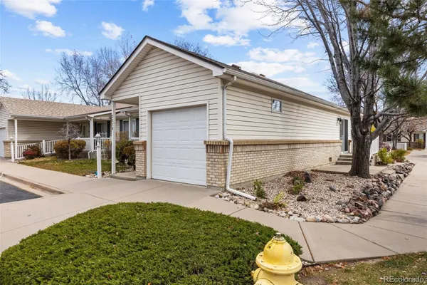 Property Slideshow image 3 of 30 | 2218 s iola st, Aurora, CO, 80014