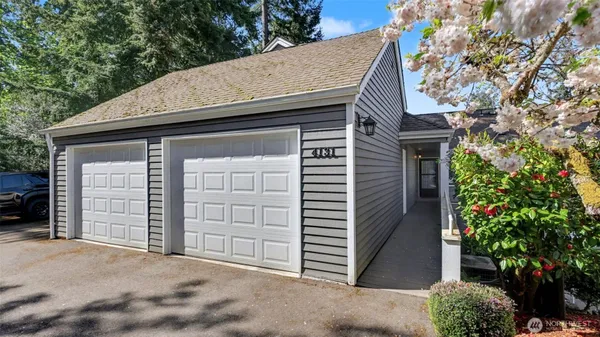 Property Slideshow image 3 of 36 | 4131 221st pl 2095, Issaquah, WA, 98029