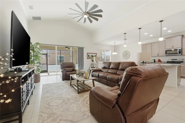Property Slideshow image 3 of 67 | 1033 sawgrass dr, Winter Haven, FL, 33884