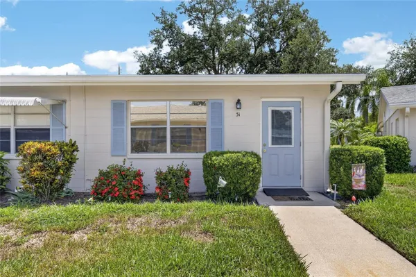 Property Slideshow image 2 of 19 | 402 dorchester pl 31, Sun City Center, FL, 33573