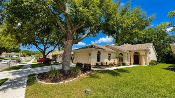 Property Slideshow image 3 of 33 | 5556 legend hills ln, Spring Hill, FL, 34609