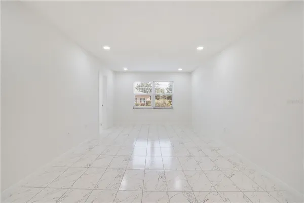 Property Slideshow image 3 of 32 | 4013 lake bayshore dr 107, Bradenton, FL, 34205
