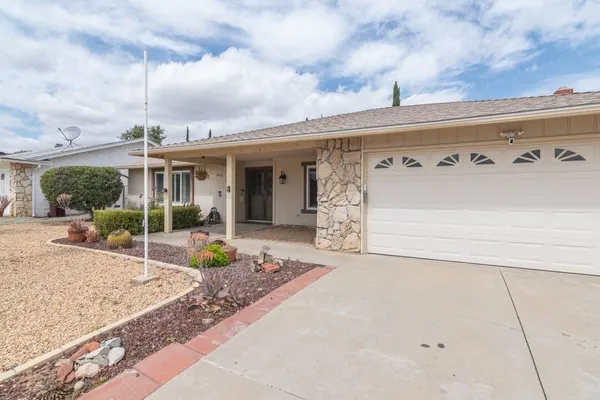 Property Slideshow image 2 of 40 | 26112 crestone dr, Menifee, CA, 92586