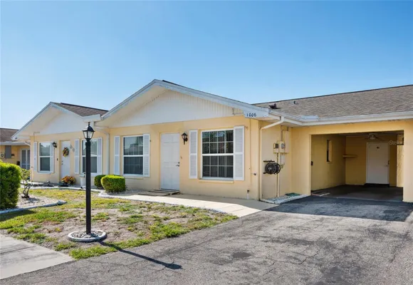 Property Slideshow image 3 of 30 | 1006 burbank ct, Sun City Center, FL, 33573