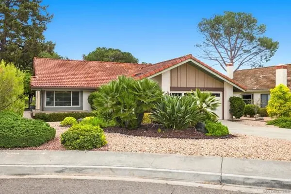 Property Slideshow image 2 of 27 | 12977 camino emparrado, San Diego, CA, 92128