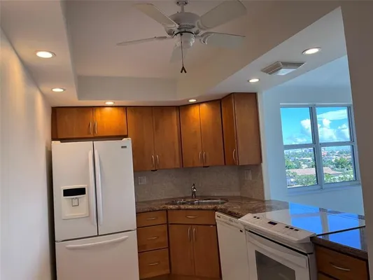 Property Slideshow image 2 of 27 | 3200 ne 36th st 709, Fort Lauderdale, FL, 33308