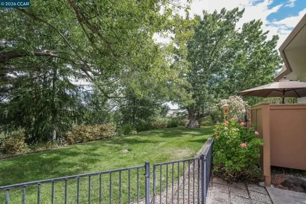 Property Slideshow image 2 of 43 | 1252 singingwood ct 3, Walnut Creek, CA, 94595