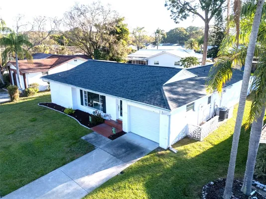 Property Slideshow image 3 of 59 | 811 helmsman way, Palm Harbor, FL, 34685