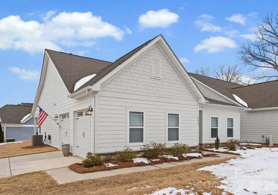 Property Slideshow image 3 of 43 | 2004 bonds ln, Fort Mill, SC, 29715