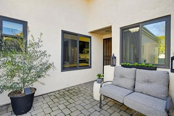Property Slideshow image 3 of 41 | 12795 via moura, San Diego, CA, 92128