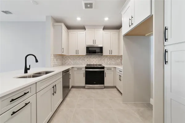 Property Slideshow image 2 of 25 | 7557 laureate blvd unit 6401, Orlando, FL, 32827