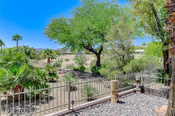 Property Slideshow image 3 of 47 | 10237 andante ct, Las Vegas, NV, 89135
