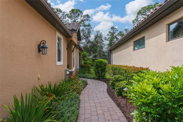 Property Slideshow image 3 of 59 | 5517 sentiero dr, Nokomis, FL, 34275