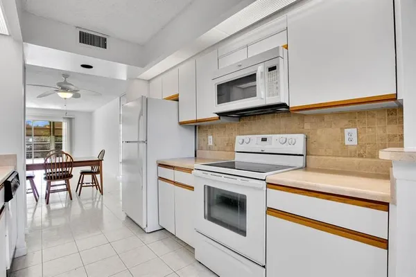 Property Slideshow image 3 of 35 | 1801 eleuthera pt g3, Coconut Creek, FL, 33066