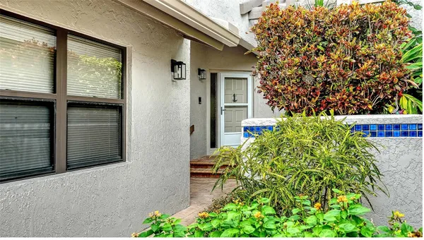 Property Slideshow image 3 of 72 | 1603 starling dr # 101, Sarasota, FL, 34231