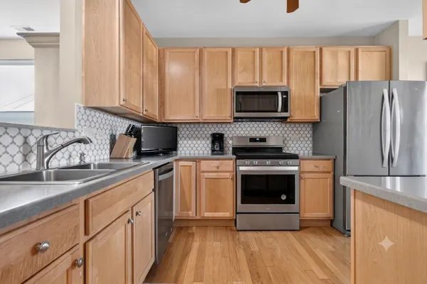Property Slideshow image 3 of 22 | 3423 epstein cir, Mundelein, IL, 60060
