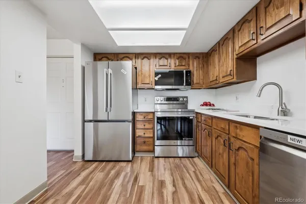 Property Slideshow image 2 of 30 | 13991 e marina dr apt 501, Aurora, CO, 80014