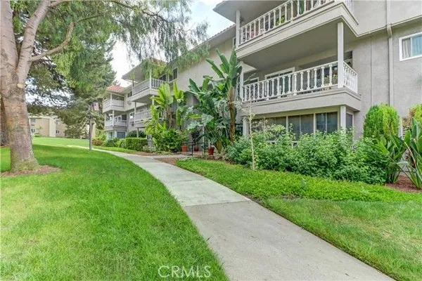 Property Slideshow image 2 of 36 | 2399 via mariposa w unit 1-f w 1-f w, Laguna Woods, CA, 92637