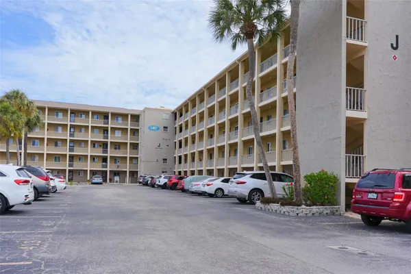 Property Slideshow image 2 of 63 | 3607 lake bayshore dr 312, Bradenton, FL, 34205