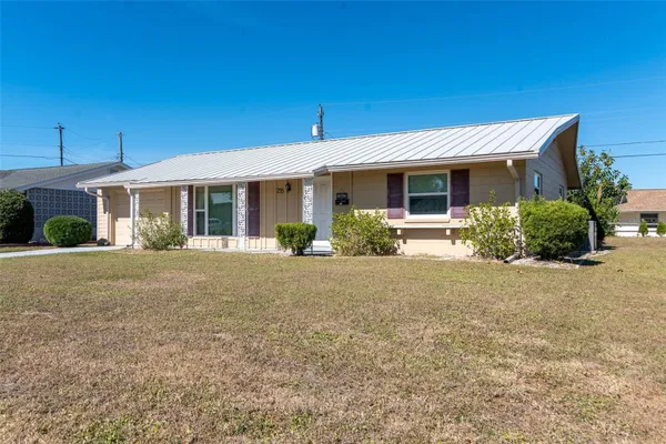 Property Slideshow image 3 of 53 | 735 torrey pines ave, Sun City Center, FL, 33573