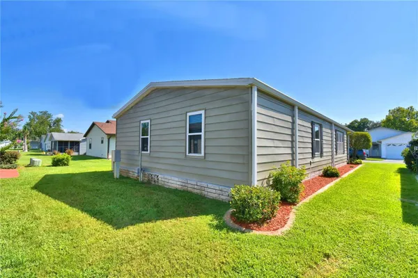 Property Slideshow image 3 of 68 | 4901 colonnades cir, Lakeland, FL, 33811