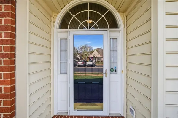 Property Slideshow image 2 of 50 | 1427 hawick ter, Chesapeake, VA, 23322