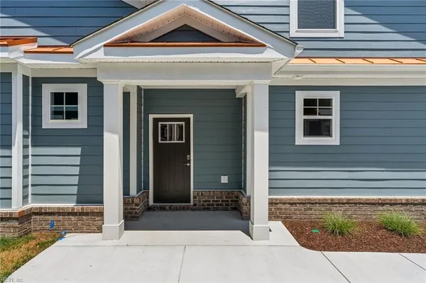 Property Slideshow image 3 of 27 | 2028 munro ln, Chesapeake, VA, 23322