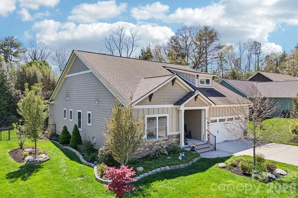 Property Slideshow image 2 of 37 | 31 n anvil ave, Hendersonville, NC, 28792