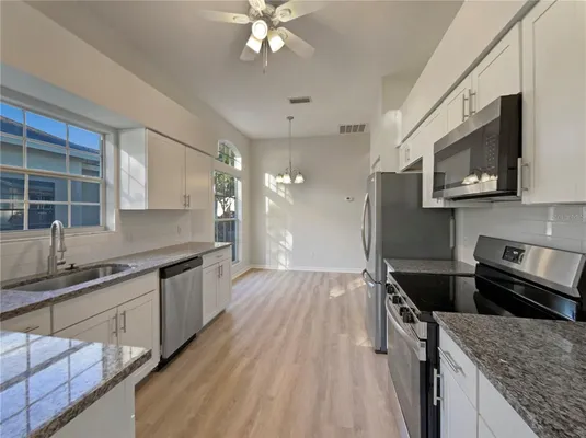 Property Slideshow image 2 of 25 | 204 baytree blvd, Tavares, FL, 32778