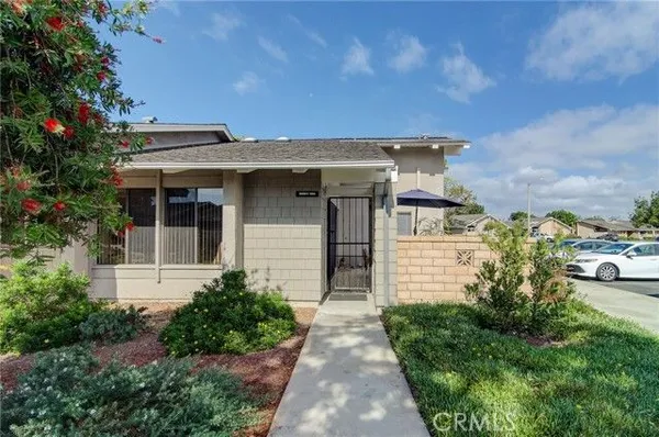 Property Slideshow image 3 of 27 | 8565 larkhall cir 802c, Huntington Beach, CA, 92646