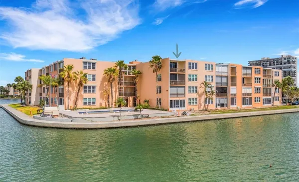 Property Slideshow image 2 of 43 | 7665 sun island dr 407, South Pasadena, FL, 33707