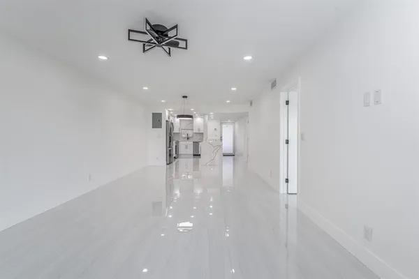 Property Slideshow image 2 of 61 | 9811 n hollybrook lake dr 308, Pembroke Pines, FL, 33025