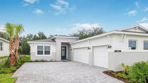 Property Slideshow image 2 of 59 | 944 club cresswind dr, Lady Lake, FL, 32159