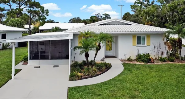 Property Slideshow image 2 of 62 | 214 fair winds dr # 214, Nokomis, FL, 34275