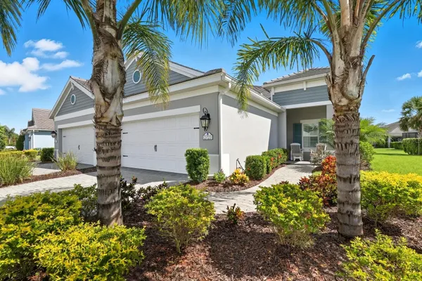 Property Slideshow image 2 of 76 | 2723 sapphire blue ln, Bradenton, FL, 34211