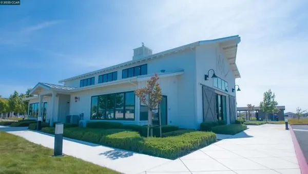 Property Slideshow image 3 of 37 | 2299 rustic oak ln, Rio Vista, CA, 94571