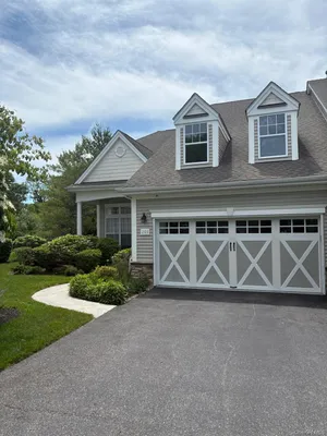 Property Slideshow image 3 of 38 | 203 bach ct, Brookhaven, NY, 11941