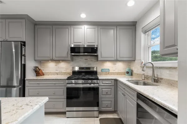 Property Slideshow image 3 of 39 | 5925 shore blvd 215, Gulfport, FL, 33707