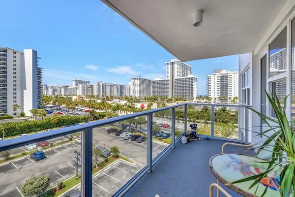 Property Slideshow image 3 of 50 | 3333 ne 34th st 608, Fort Lauderdale, FL, 33308