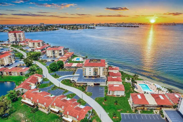 Property Slideshow image 3 of 39 | 6145 sun blvd 306, St Petersburg, FL, 33715