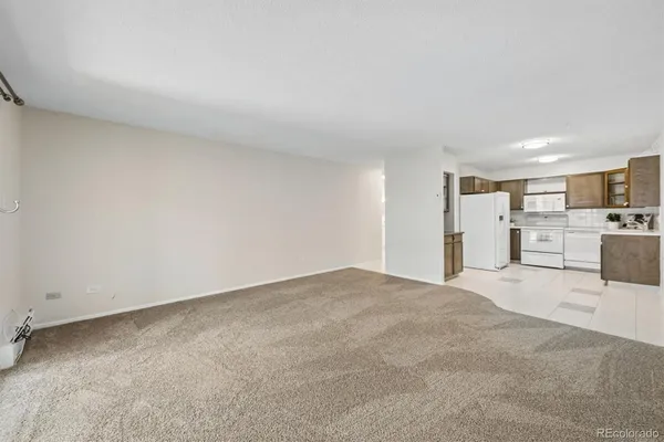 Property Slideshow image 3 of 49 | 665 s alton way 8a, Denver, CO, 80247
