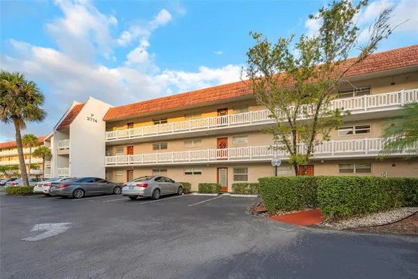 Property Slideshow image 2 of 21 | 3774 inverrary blvd apt 104p, Lauderhill, FL, 33319