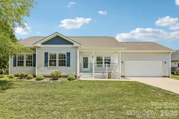 Property Slideshow image 2 of 31 | 464 riverwind dr, Hendersonville, NC, 28739