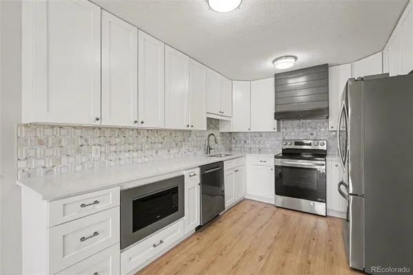 Property Slideshow image 2 of 18 | 680 s alton way 7b, Denver, CO, 80247