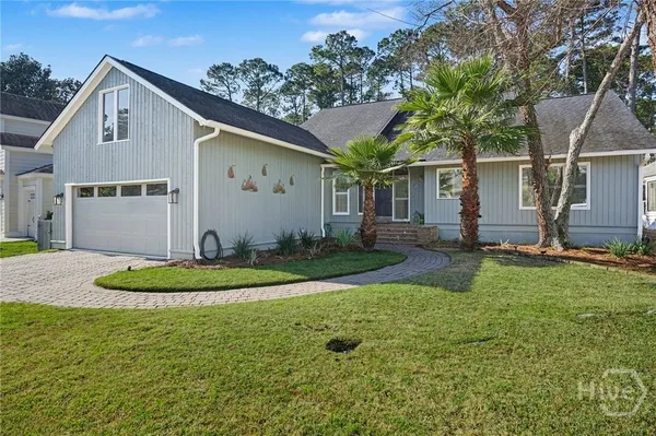 Property Slideshow image 2 of 38 | 15 riding ln, Savannah, GA, 31411