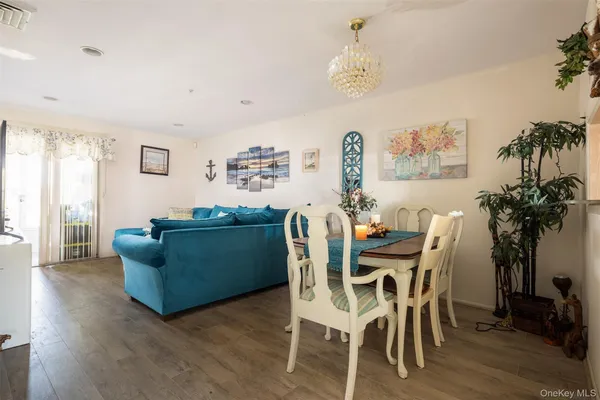 Property Slideshow image 3 of 10 | 7 cobblestone way, Brookhaven, NY, 11766